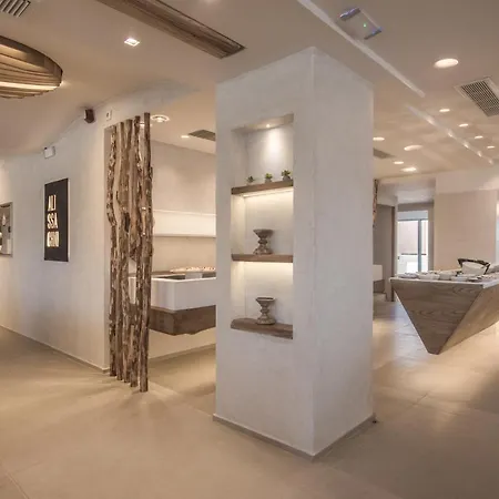 Otel Gardelli 4*